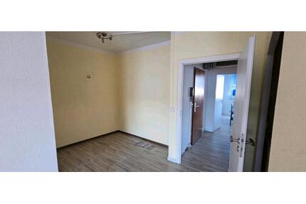 Helle, renovierte 3-Zimmer-Wohnung in Mülsen steht zum Verkauf.