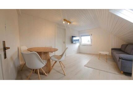 Moderne voll möblierte 2-Zimmer-Dachgeschosswohnung in Backnang.