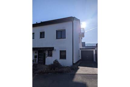 Provisionsfrei: Sanierte DHH in Leonberg-Ezach inkl. EBK