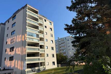 Beste Stadtlage, Sachsenweg, Saarbrücken, komfortable ETW-Wohnung mit Garage und Pool im Haus