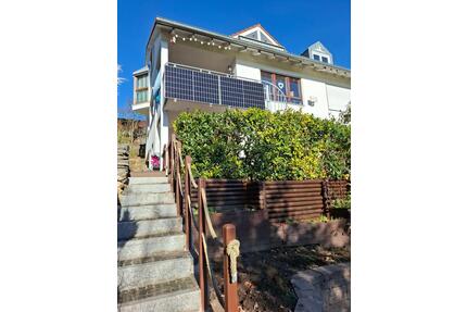 Schöne 5-Zimmer-Wohnung mit Reihenhauscharakter und Garten - Waldenbuch