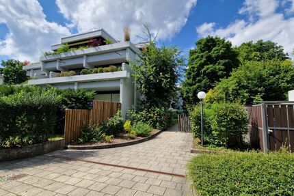 PRIVAT: Ruhige und helle 3 Zi.-Komfortwohnung in Top-Lage am Englischen Garten - München