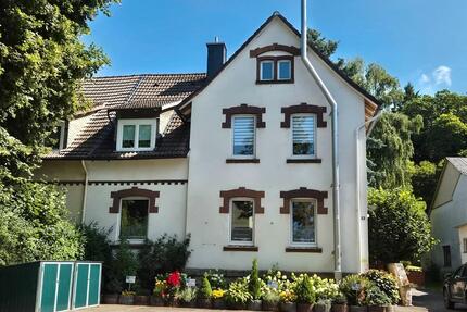 Stilvoll saniertes Wohnhaus mit Baugrundstück in Diemelsee-Adorf