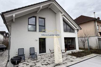 Ein Haus, das seiner Zeit voraus gebaut wurde - effiziente Qualität Bereit für die Zukunft - Breisach am Rhein