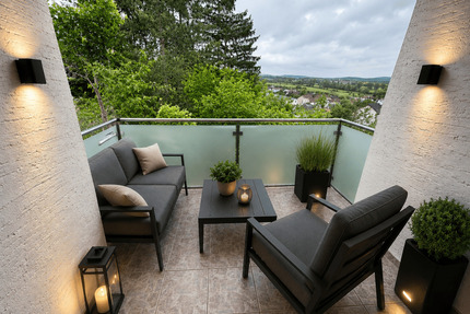 Freie und helle 3-Zimmer-Wohnung mit 2 Gartenanteilen, großer Terrasse & toller Südwestloggia, ca. 92,6 qm im EG - Dietersheim