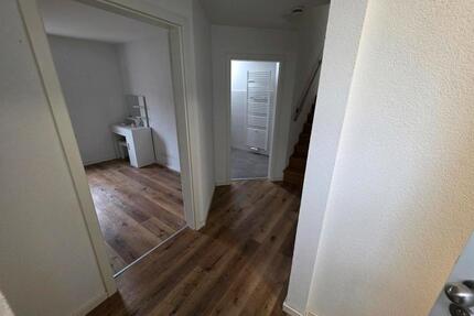 Schöne 4-Zimmer-Dachgeschosswohnung mit 70 m² zu vermieten - Neckartailfingen