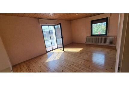 Helle 5 Zimmer Wohnung im 1.OG ! 130qm Wohnfläche ! - Püttlingen