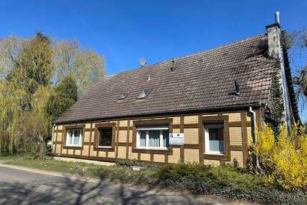 Haus zum Kaufen in Feldberger Seenlandschaft Dolgen am See 99.900,00 € 237 m² - Feldberger Seenlandschaft / Dolgen am See