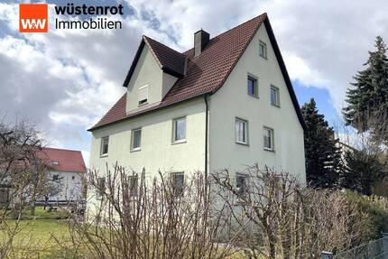 Gepflegtes Mehrfamilienhaus, mit 5 Garagen, Nebengebäude und 1233 m² großem Grundstück - Reichenschwand