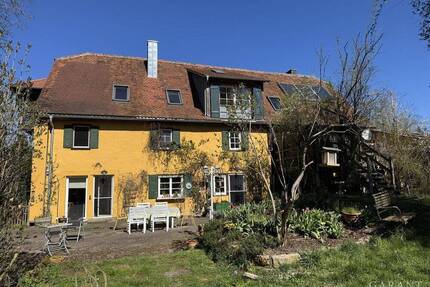 Mehrgenerationenhaus mit herrlichem Naturgarten und Ausbaupotenzial - Langenburg Atzenrod