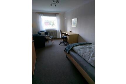 Einzelzimmer im Souterrain - 580,00&nbsp;EUR Kaltmiete, ca.&nbsp; 16,00&nbsp;m&sup2; in Detmold (PLZ: 32756)