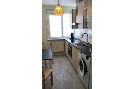 2 Zimmer Wohnung, neue Einbauküche, frisch renoviert, 1. OG - Limbach-Oberfrohna