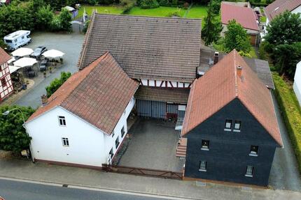 Wohnhaus mit Bauernhof - 440.000,00&nbsp;EUR Kaufpreis, ca.&nbsp; 280,00&nbsp;m&sup2; in Kirtorf (PLZ: 36320)
