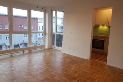 Elegante, lichtdurchflutete Ein-Zimmer-Wohnung (ZKB 35qm) - Straubing