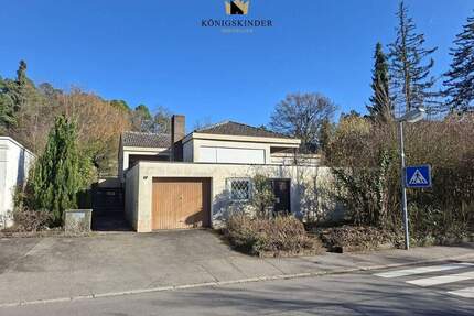 Kleines schmuckes Haus auf großem Grundstück. Sanierungsbedürftiges Haus oder ein eleganter Neubau mgölich. - Böblingen