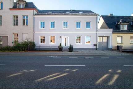 Haus zum Kaufen in Potsdam 1.490.000,00 € 250 m²