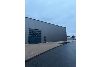 Halle in Altenkirchen 340m2 inkl. Büro und großem Parkplatz - Steimel