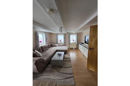 2,5 Zimmer + Dachgeschoss in Zweifamilienhaus, Parkplatz - Diekholzen