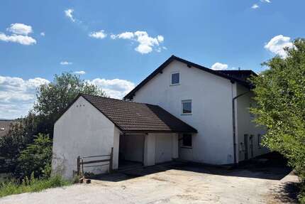 Haus zum Kaufen in Regen 250.000,00 € 346 m²