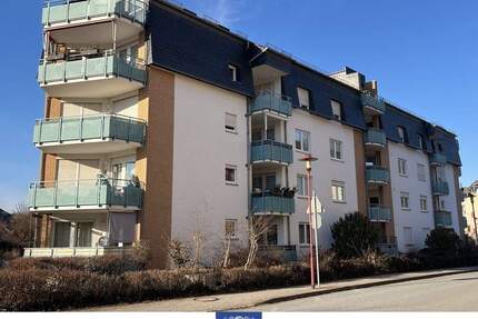 Interessante Wohnung mit großem Balkon in schöner Lage! - Freital