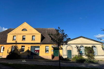 Historisches Gebäude mit großem Grundstück und vielseitig nutzbar. - Neustadt (Dosse)