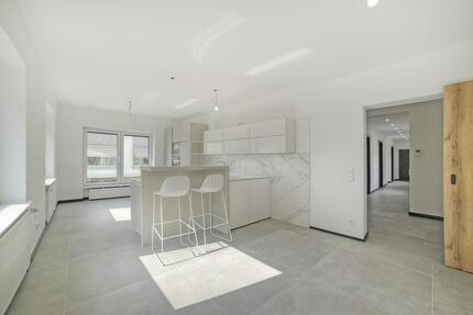 Kernsanierte, hochwertige 4-Zimmer-Wohnung mit großer Dachterrasse im Zentrum von Fürstenfeldbruck