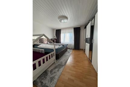 3 Zimmer Wohnung Lispenhausen - 550,00&nbsp;EUR Kaltmiete, ca.&nbsp; 90,00&nbsp;m&sup2; in Rotenburg an der Fulda (PLZ: 36199)