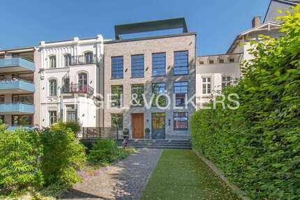 Haus zum Kaufen in Hamburg 10.642.000,00 € 379 m²