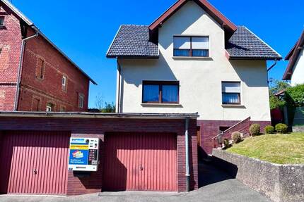 Gepflegtes Einfamilienhaus mit Garten und Doppelgarage in Rödental