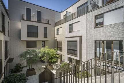 Haus zum Mieten in Wiesbaden 2.400,00 € 118.86 m²