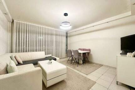 Freiwerdend: Kernsanierte & voll-möblierte 3,5-Zimmer-Wohnung mit Stellplatz - Dietzenbach