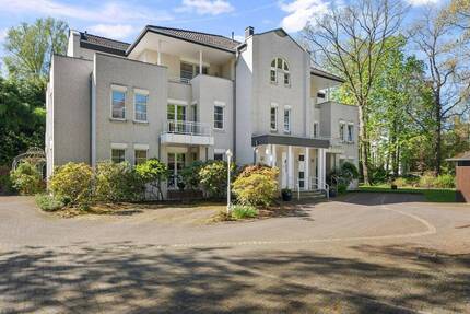 Bremen - Horn | Aparte Erdgeschosswohnung mit hochwertiger Ausstattung und Einrichtung, großer Sonnenterrasse und Garage in 1A-Lage