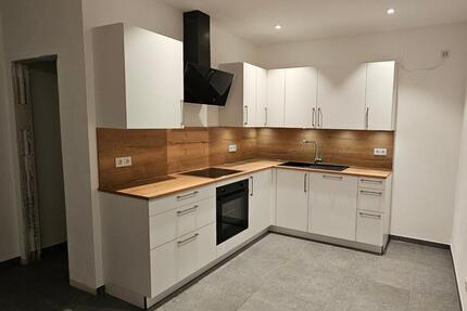 Erstbezug:Helle 3,5-Zimmer Wohnung mit Terrasse, Küche, 2Stellpl. - Rottenburg an der Laaber