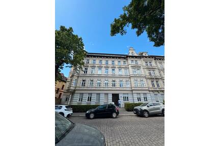 Attraktive 2-Zimmer-Dachgeschosswohnung mit Balkon und Einbauküche - Magdeburg Leipziger Straße