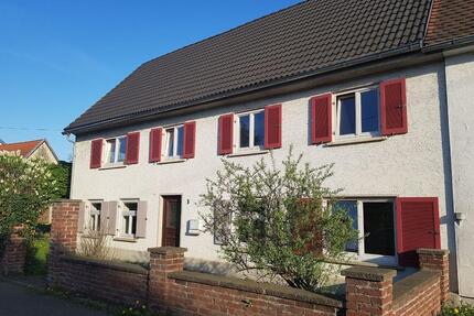 Großes Einfamilienhaus, für Monteure oder Wg - Hüttisheim