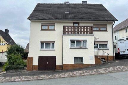 Ein- bis Zweifamilienhaus mit Garage in Battenberg (Eder) - Wörth am Main