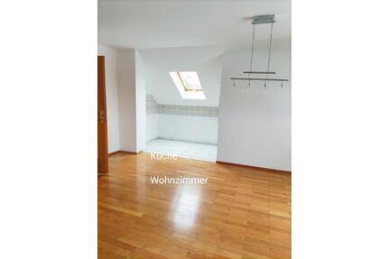 Zentrale, helle, gepflegte 2 Zi-DG-Wohnung ab sofort - Arnstorf