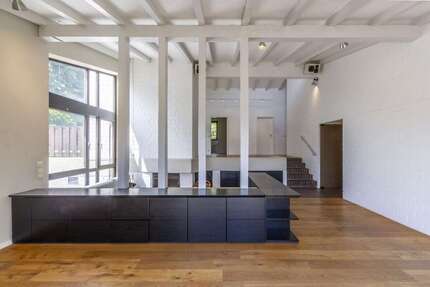 Haus zum Mieten in Großbettlingen 1.950,00 € 194.32 m²