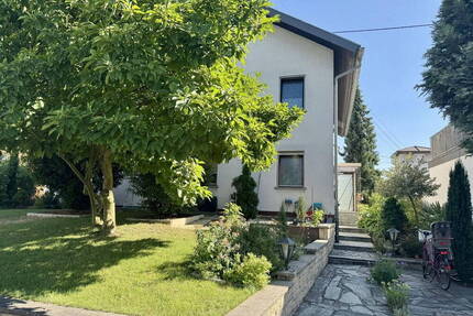 Vielseitiges Dreifamilienhaus in Top-Lage von Graben-Neudorf (OT Neudorf)