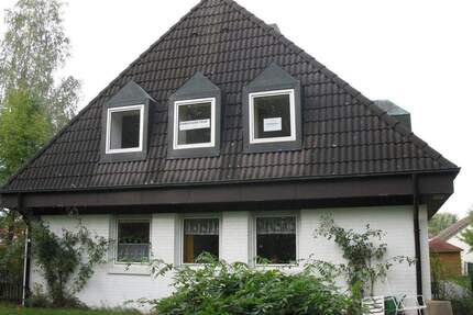 Großes Wohnhaus ehemals Pfarrhaus - Celle Vorwerk