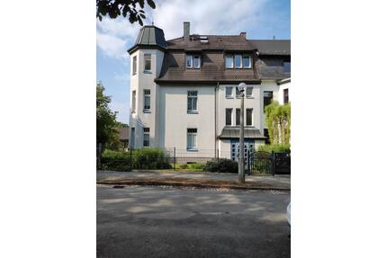Mehrfamilienhausvilla mit Nebengebäude, 4 Wohneinheiten, saniert - Pöhl