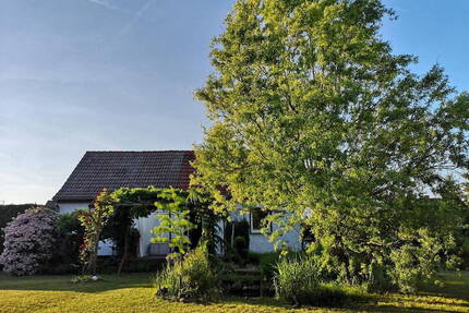Großzügiges Süd-Eckgrundstück mit Einfamilienhaus und Entwicklungspotenzial - maklerfrei - Hoppegarten Hönow