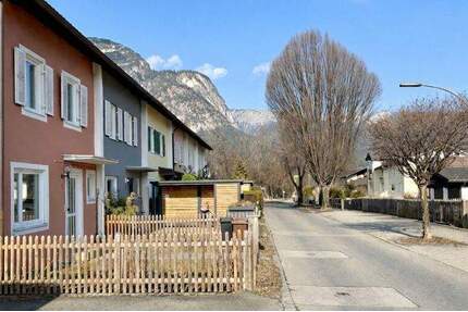 Garmisch-Partenkirchen: Bezauberndes Reihenendhaus mit nettem Garten und viel Potential