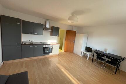 Teilmöbliert 2 Zimmer Wohnung mit Einbauküche und Balkon - Schwalbach am Taunus