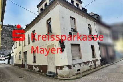 Haus zum Kaufen in Kobern-Gondorf 102.000,00 € 202 m²