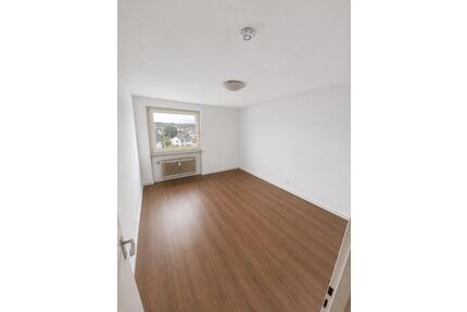 Frisch renovierte Wohnung in Maintal – Top Lage mit schneller Anb