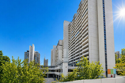 WINDISCH IMMOBILIEN - Vermietete 2-Zimmerwohnung im 12. OG im Olympiadorf - München