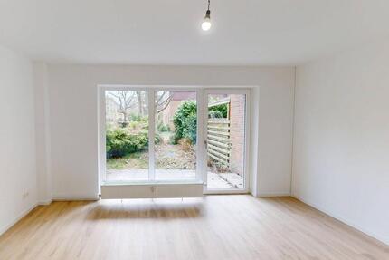 Umfänglich renovierte 2-Zimmer-Wohnung mit TERRASSE und EBK in Hamburg-Rissen