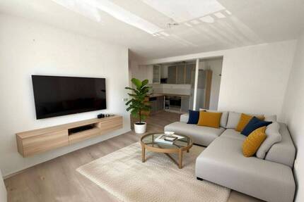 Leerstehende 2 Zi. Wohnung mit PKW Stellplatz, Keller und toller Anbindung in Augsburg