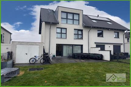 + 5PLUS + RAUMWUNDER FÜR DIE GANZE FAMILIE: DHH MIT GARTEN, GARAGE & EBK IN GUTER LAGE VON ALSDORF +